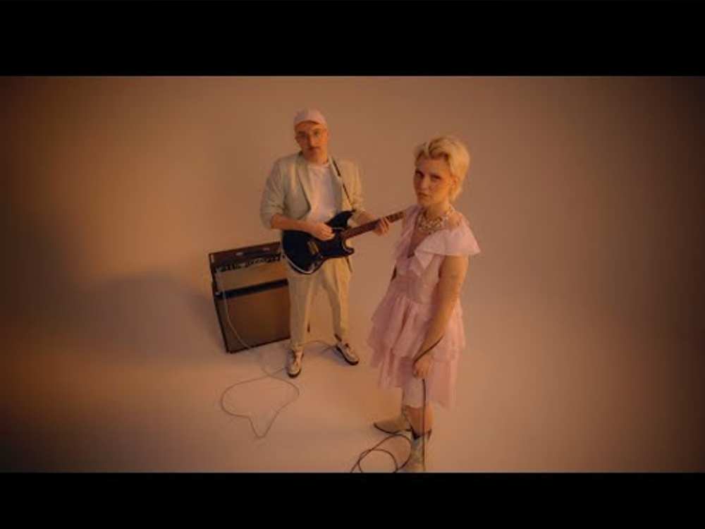 TRÄNEN - Mitten ins Gesicht (Official Video)